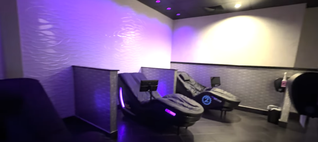 How do you use a HydroMassage chair at PF?